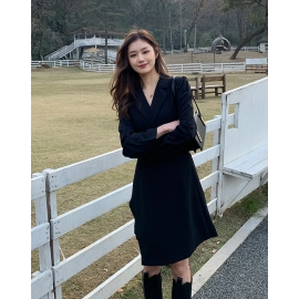 Suit dress temperament advanced design sense minority early spring 2023 new black Korean version light mature style women's fashion trend